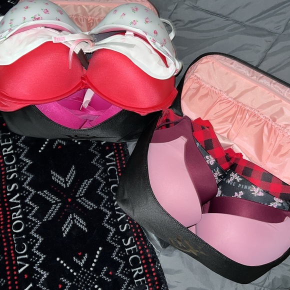 Meet your Posher, Stephanie! - Picture 2 of 2